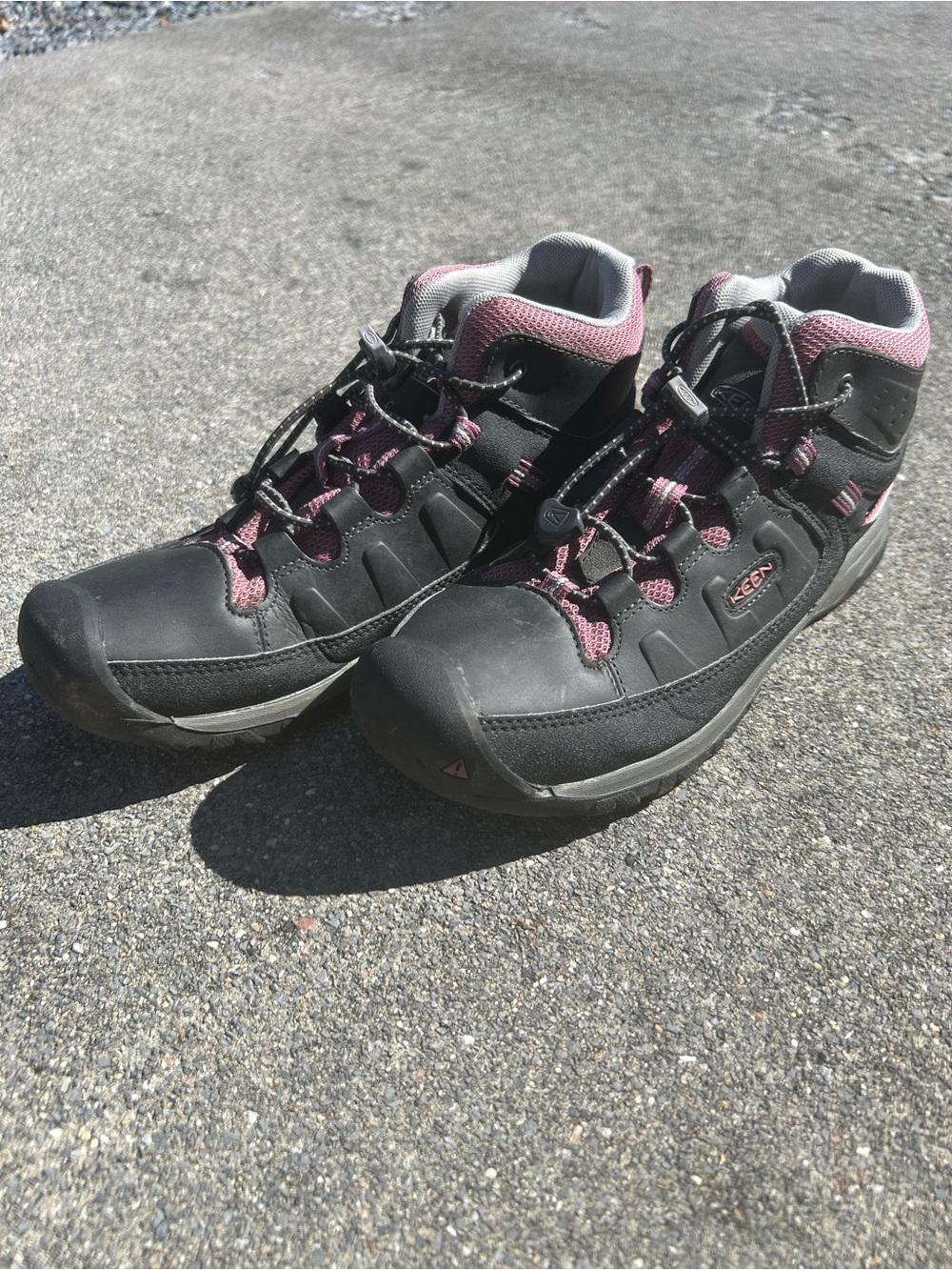 KEEN Kids Targhee Mid Waterproof Hiking Boots Raven/Tulipwood Pink Size 7 Youth